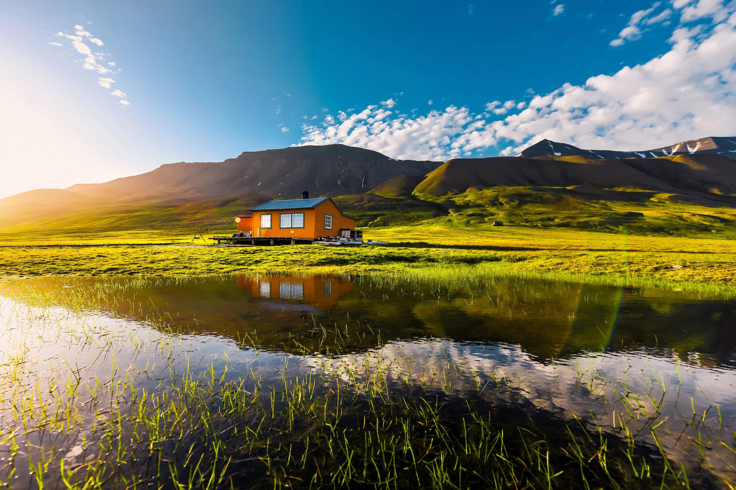 Haus in malerischer Landschaft